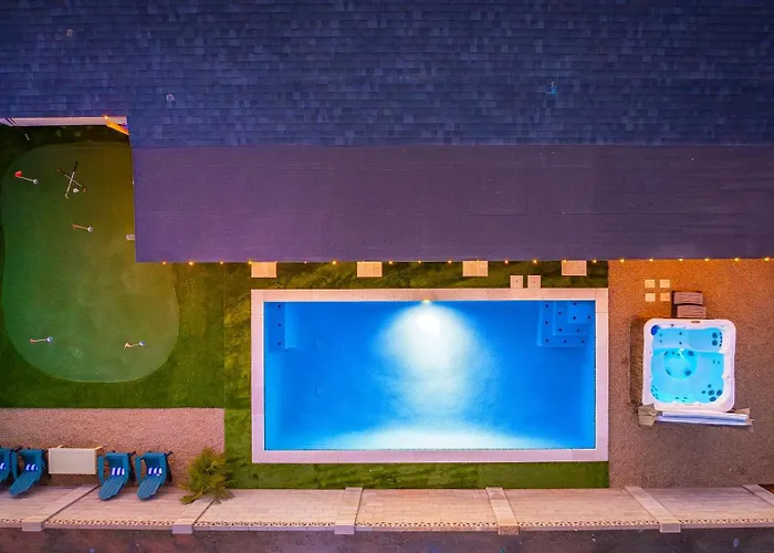 Oldtown Paradisewalking Distanceputting Greenmovieprojectorhottub Holiday home