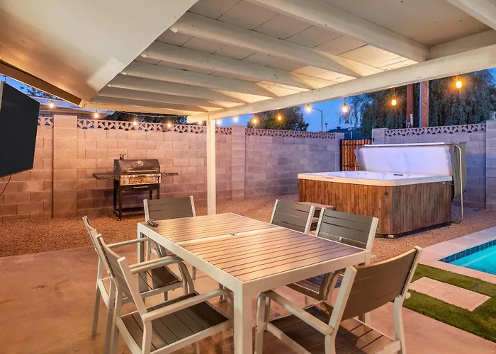 Holiday home Oldtown Paradisewalking Distanceputting Greenmovieprojectorhottub *