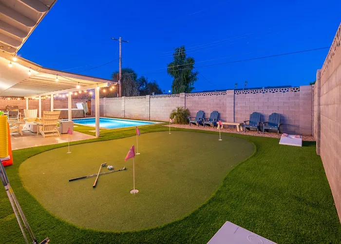 Oldtown Paradisewalking Distanceputting Greenmovieprojectorhottub Holiday home