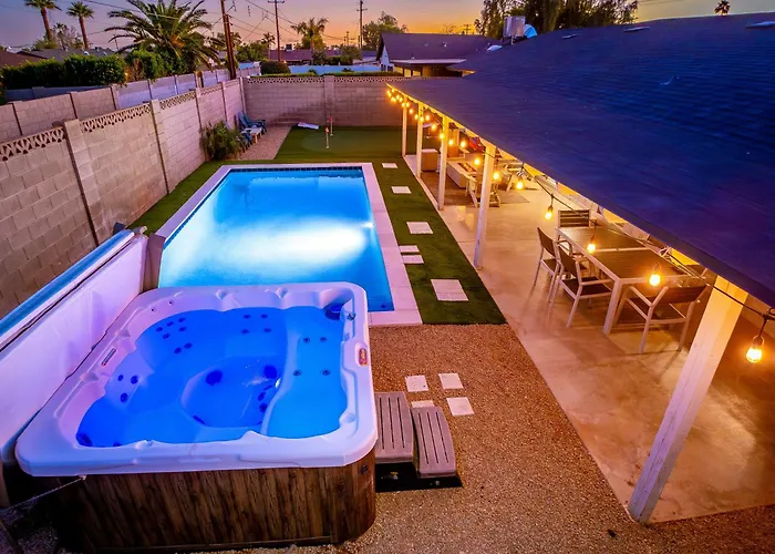 Oldtown Paradisewalking Distanceputting Greenmovieprojectorhottub Holiday home *
