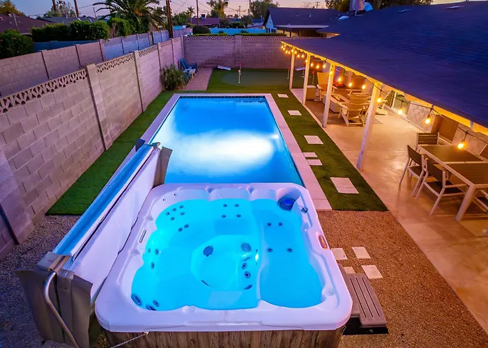 Oldtown Paradisewalking Distanceputting Greenmovieprojectorhottub Holiday home Scottsdale