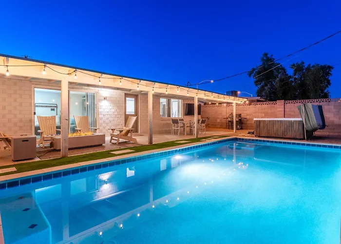 Oldtown Paradisewalking Distanceputting Greenmovieprojectorhottub Holiday home
