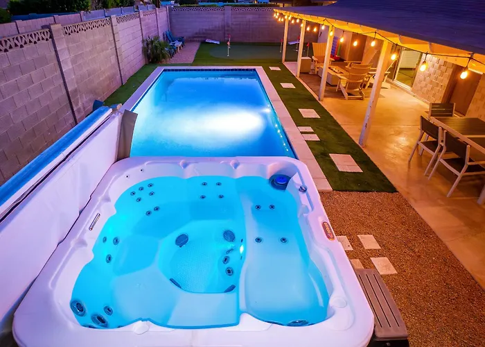 Oldtown Paradisewalking Distanceputting Greenmovieprojectorhottub Holiday home Scottsdale