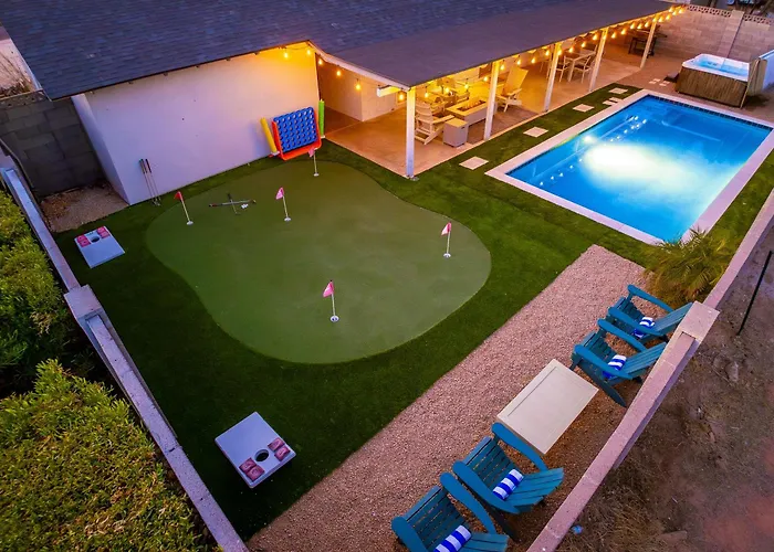 Oldtown Paradisewalking Distanceputting Greenmovieprojectorhottub Holiday home