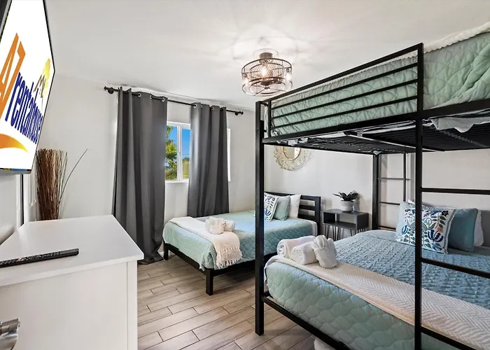 Holiday home Oldtown Paradisewalking Distanceputting Greenmovieprojectorhottub