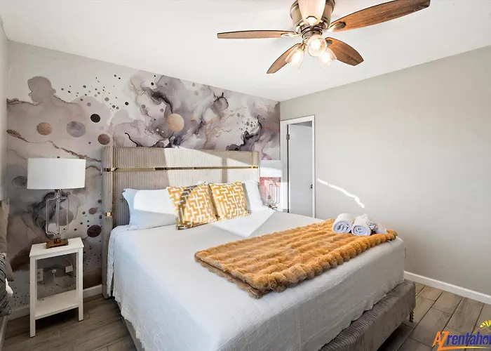 Oldtown Paradisewalking Distanceputting Greenmovieprojectorhottub Holiday home Scottsdale